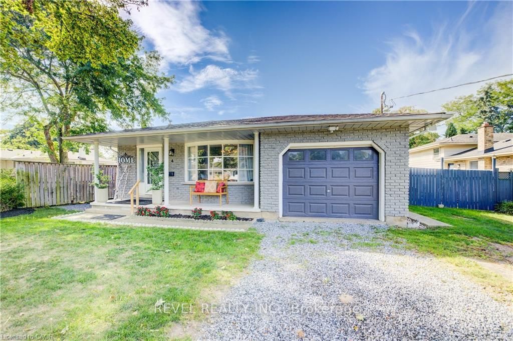 Photo of 4 Jill Court, St. Catharines, ON L2S 1A6 (MLS # X12541086)