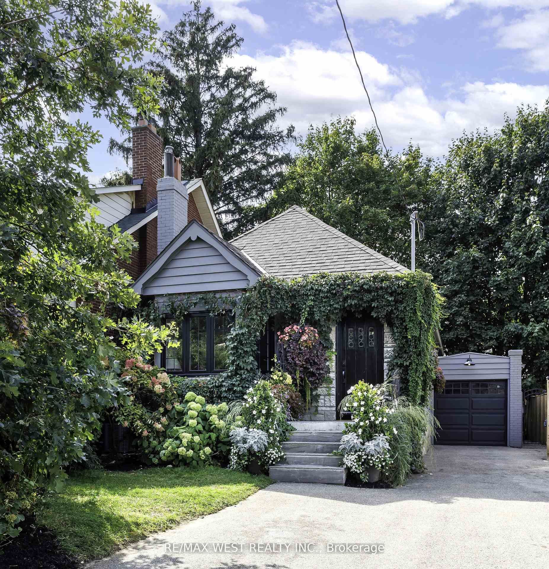 12 Brentwood Road S