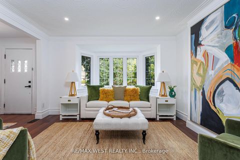 12 Brentwood Road S Toronto ON M8Z 3N2