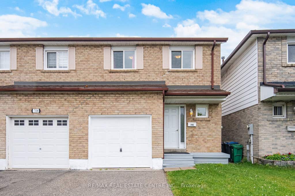 Photo of 706 Carrying Place, Mississauga, ON L5C 3W6 (MLS # W13539014)