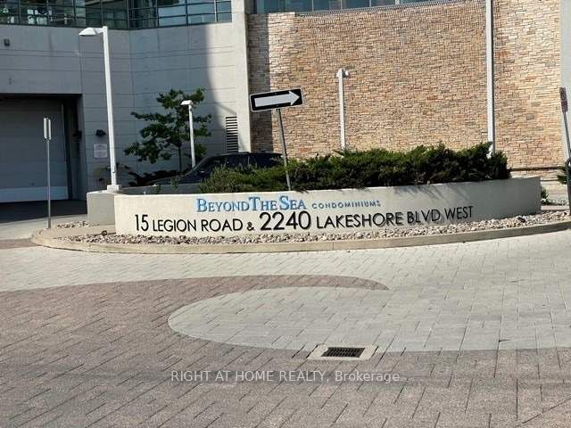 2240 Lakeshore Boulevard W 2707