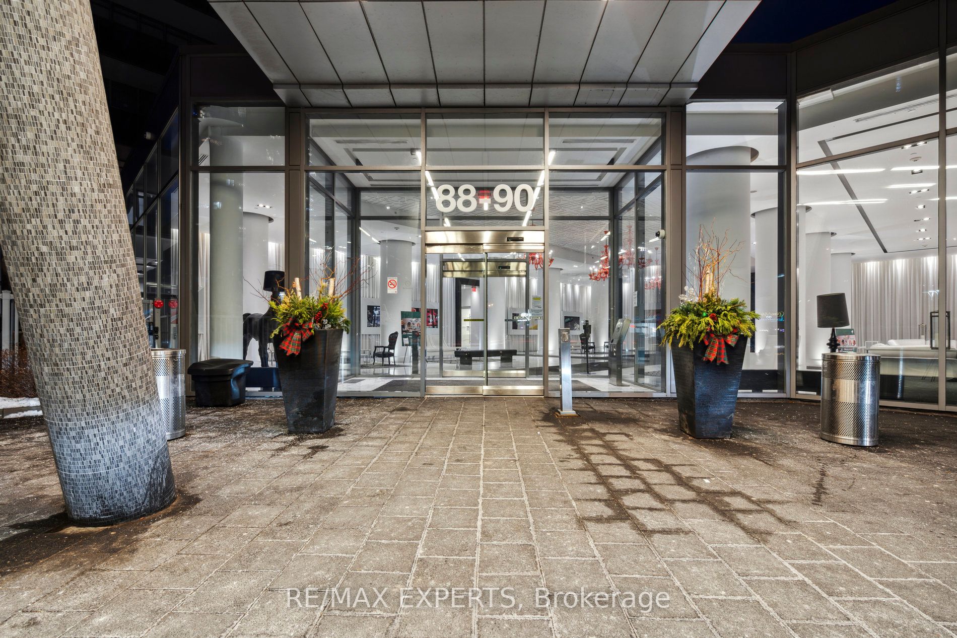 90 Park Lawn Road PH-3007