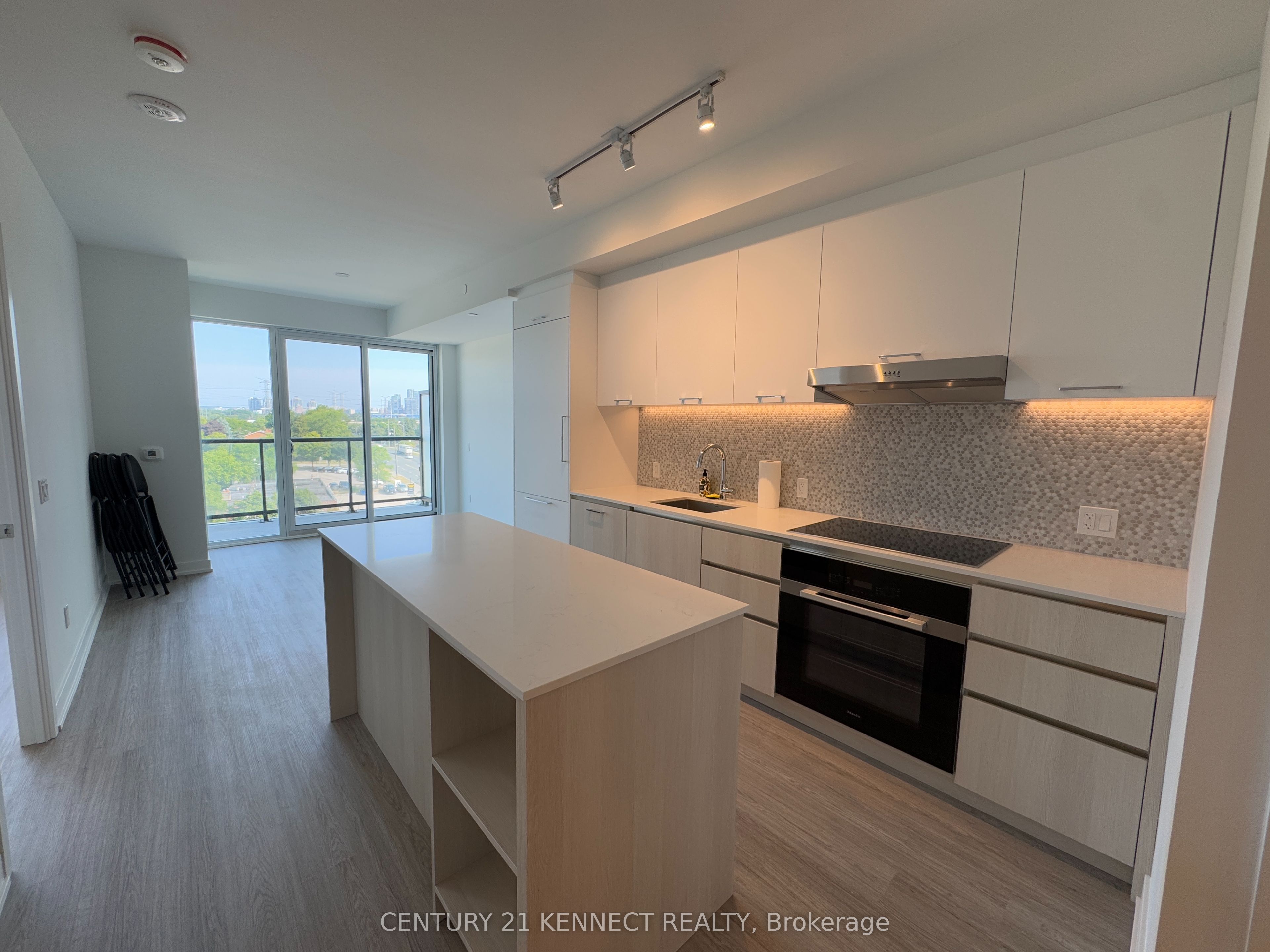 8188 Yonge Street 707