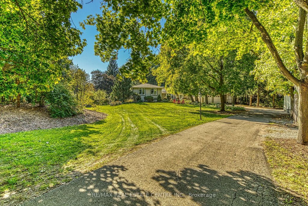 Photo of 5590 Blind Line, Burlington, ON L7P 0B2 (MLS # W12454985)