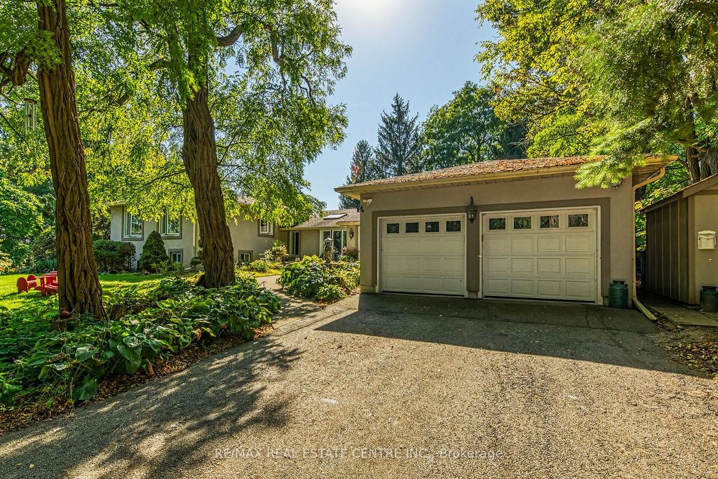 Photo of 5590 Blind Line, Burlington, ON L7P 0B2 (MLS # W12454985)