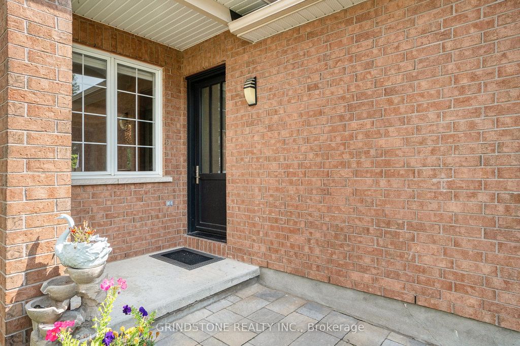 Photo of 95 Evanshen Crescent, Kanata, ON K2K 2X7 (MLS # X13167576)