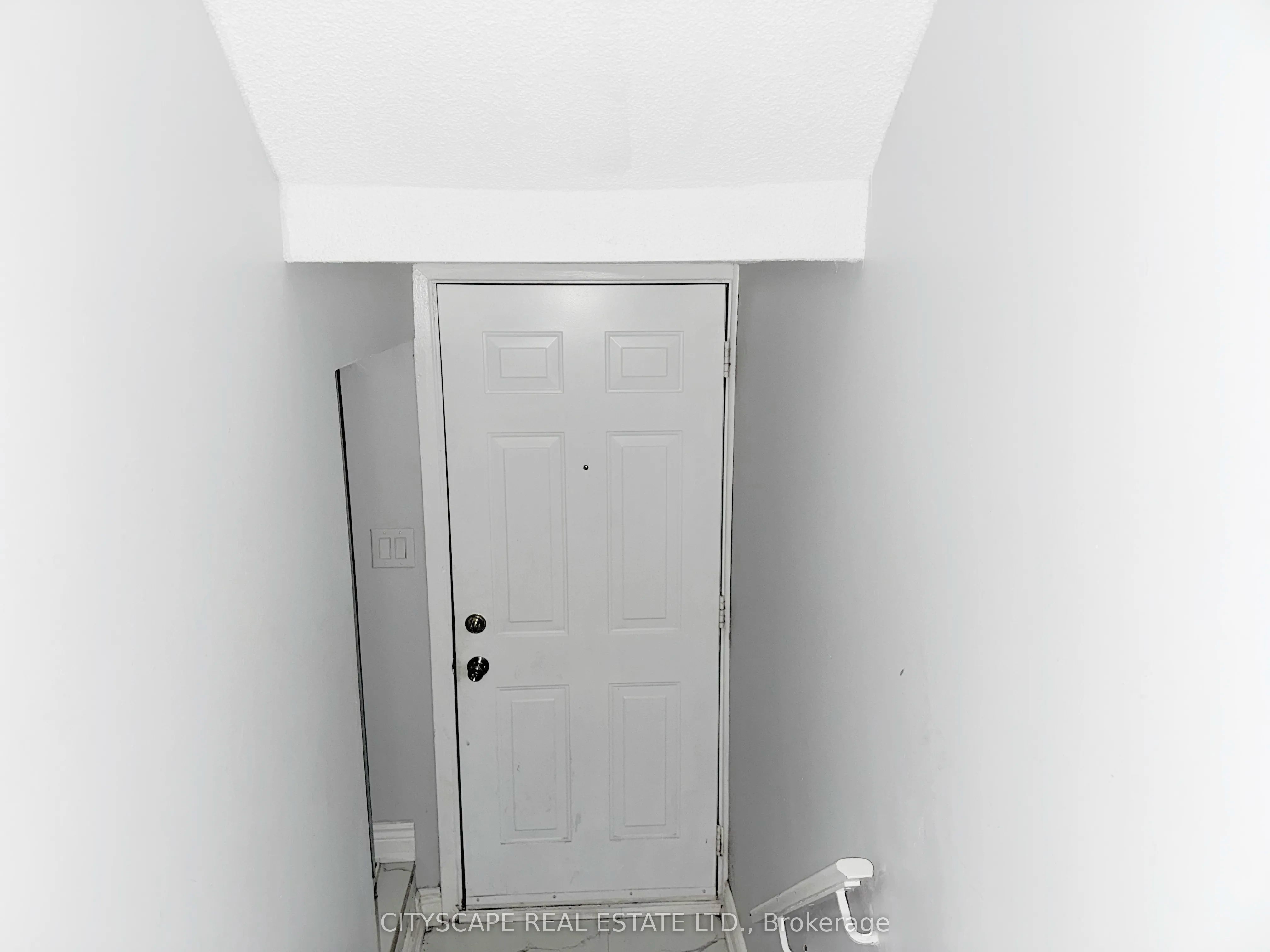 1055 Dundas Street E 192