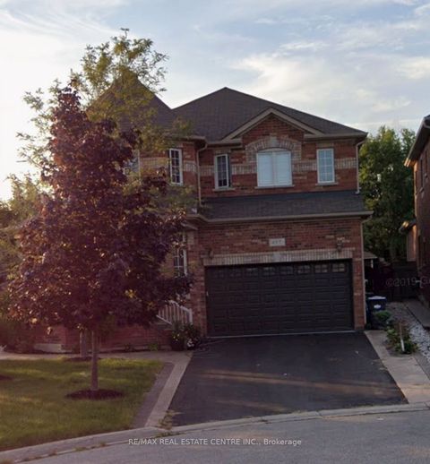 497 Tremblant Court Mississauga ON L5W 1P4