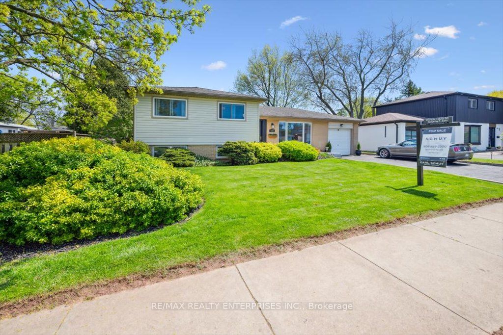 413 Yale Crescent
