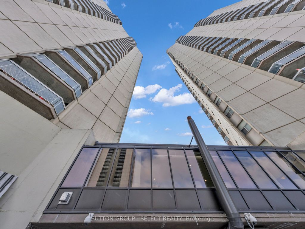 Photo of 323 Colborne Street #1702, London East, ON N6B 3N8 (MLS # X12723222)