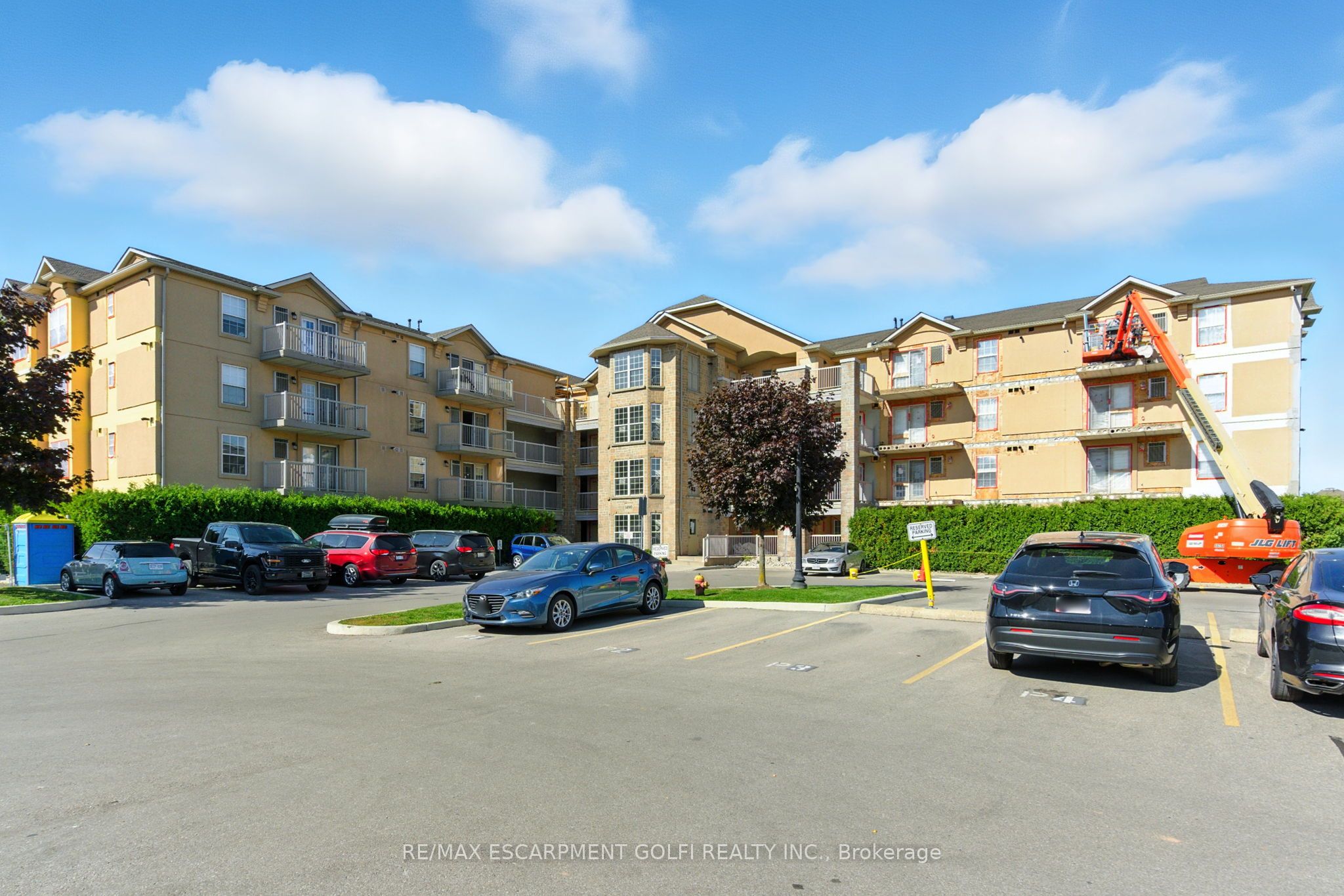 1490 Bishops Gate 305