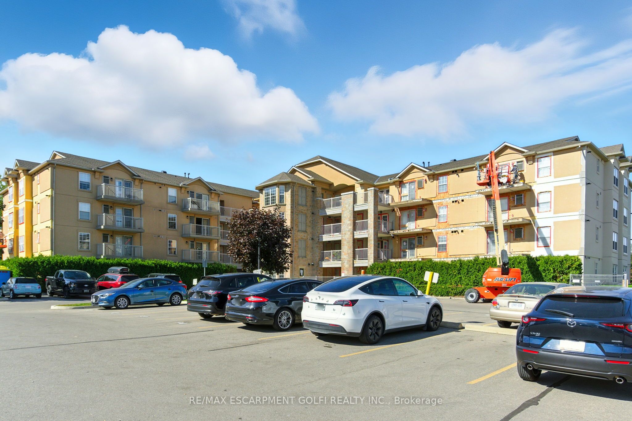 1490 Bishops Gate 305
