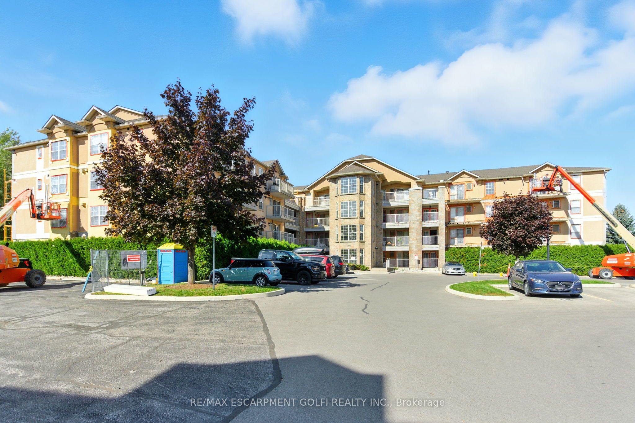 1490 Bishops Gate 305