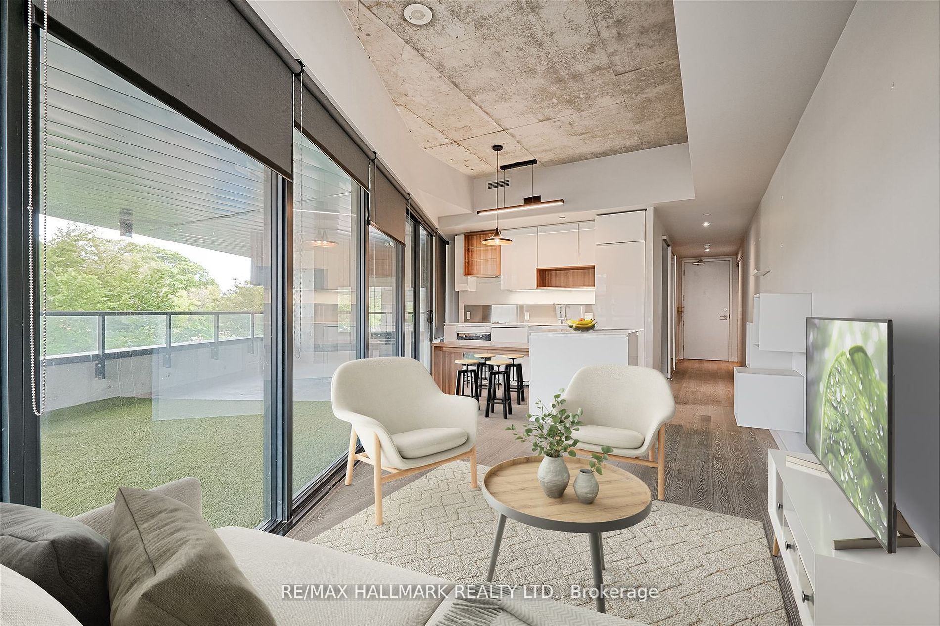 383 Sorauren Avenue 209