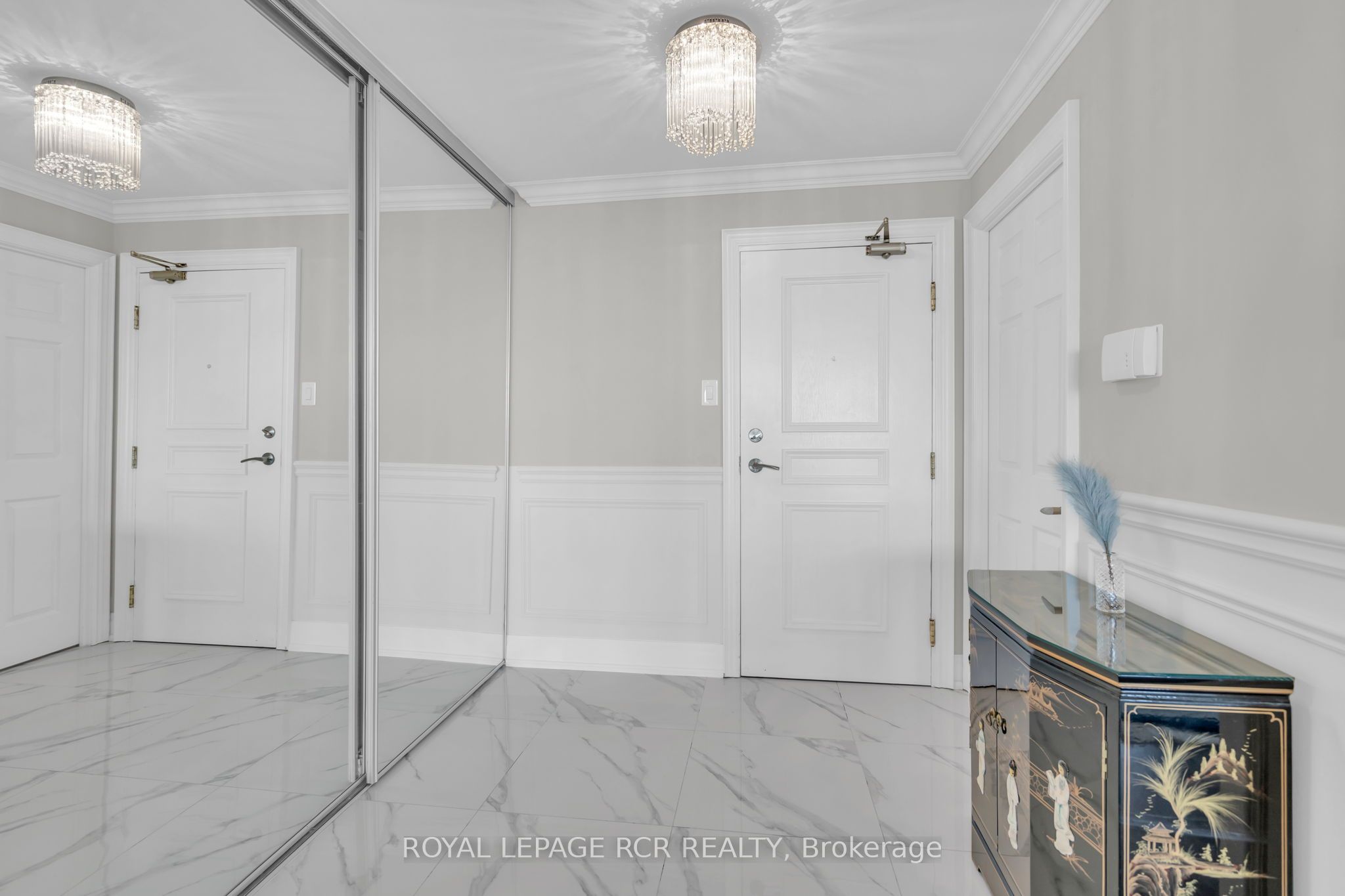 1 Clark Avenue W 1607