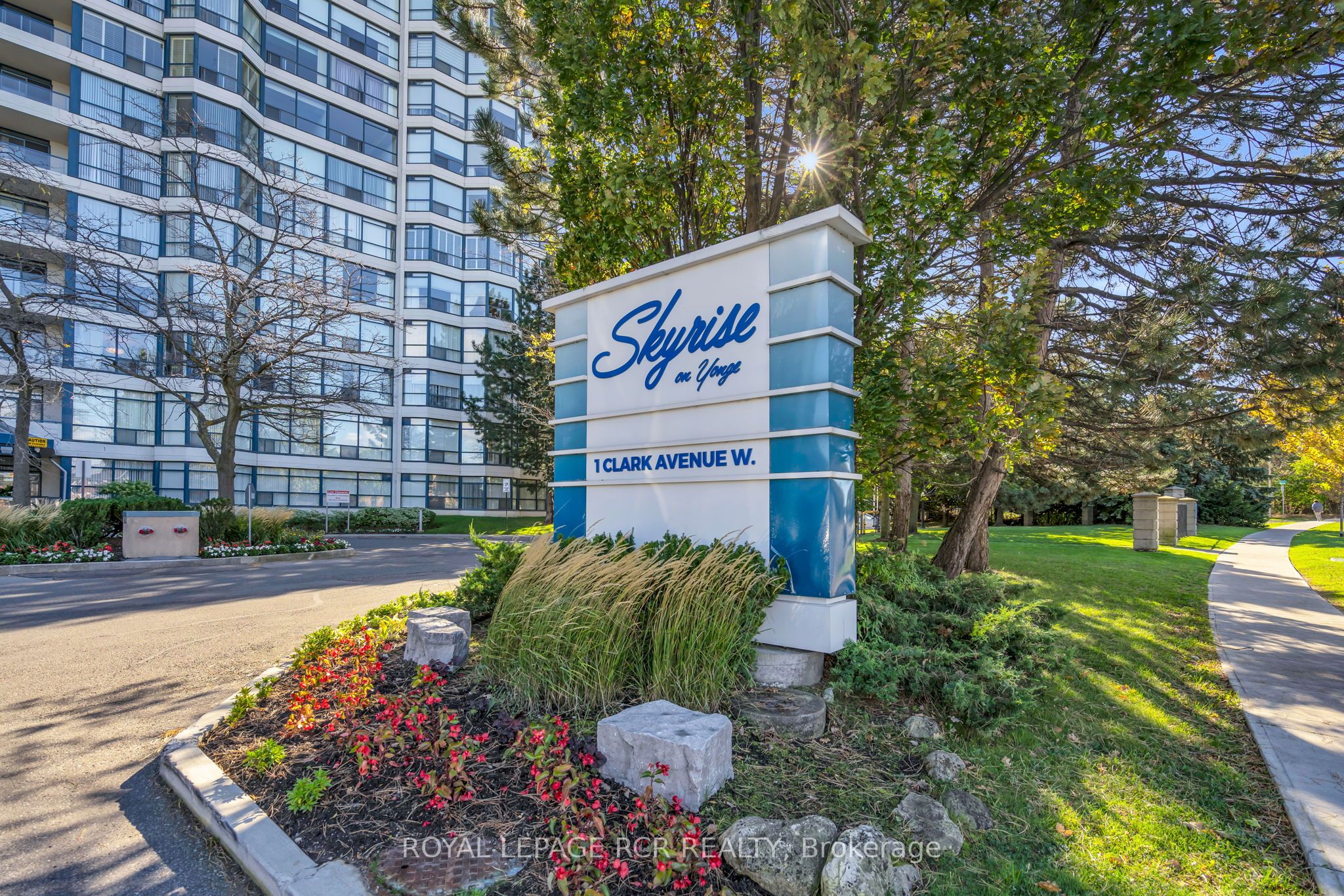 1 Clark Avenue W 1607