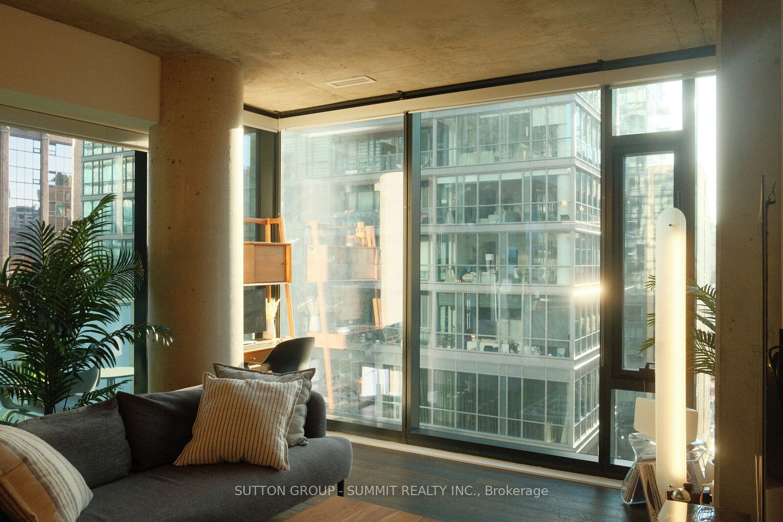 11 Charlotte Street 902