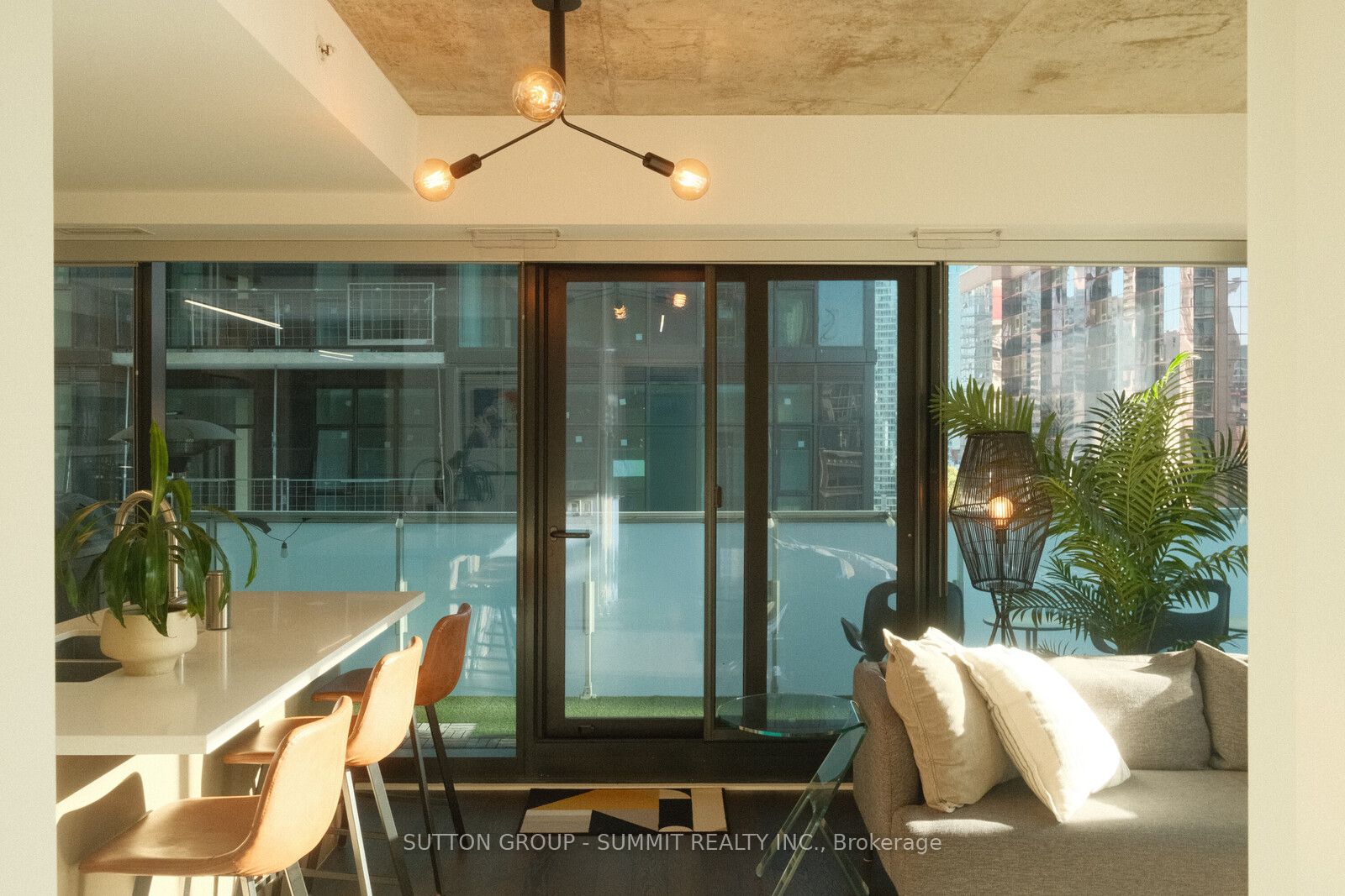 11 Charlotte Street 902