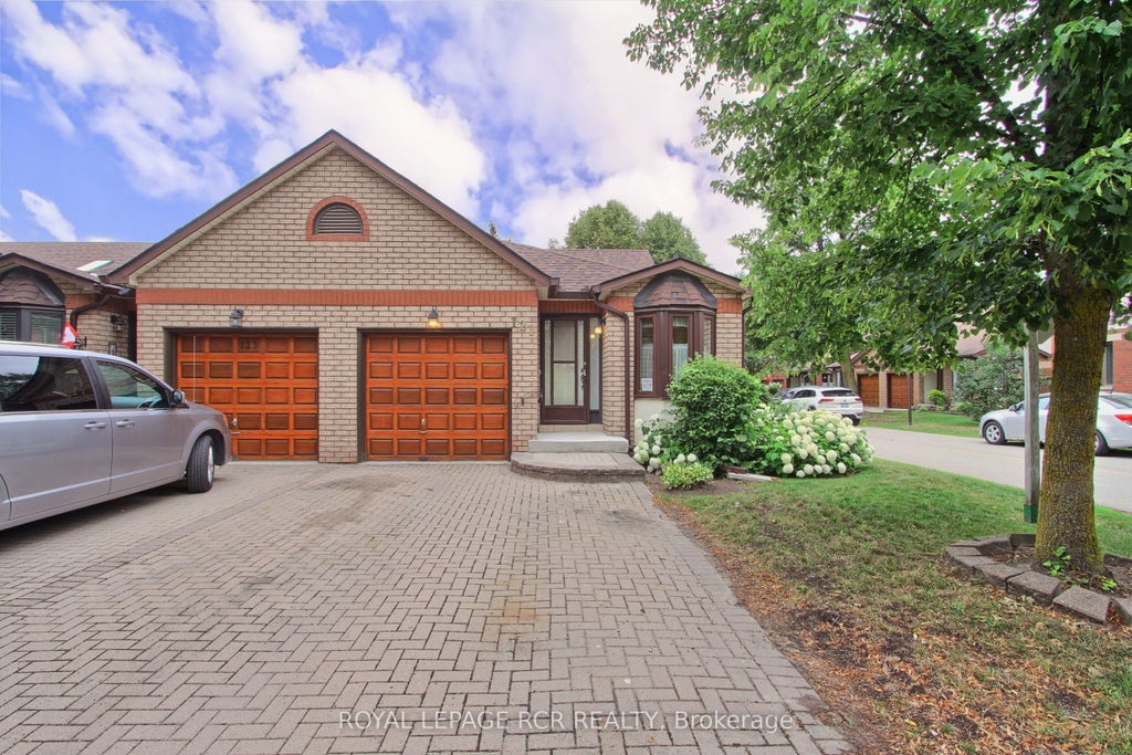 Photo of 121 Green Briar Road #16, New Tecumseth, ON L9R 1S5 (MLS # N13597110)
