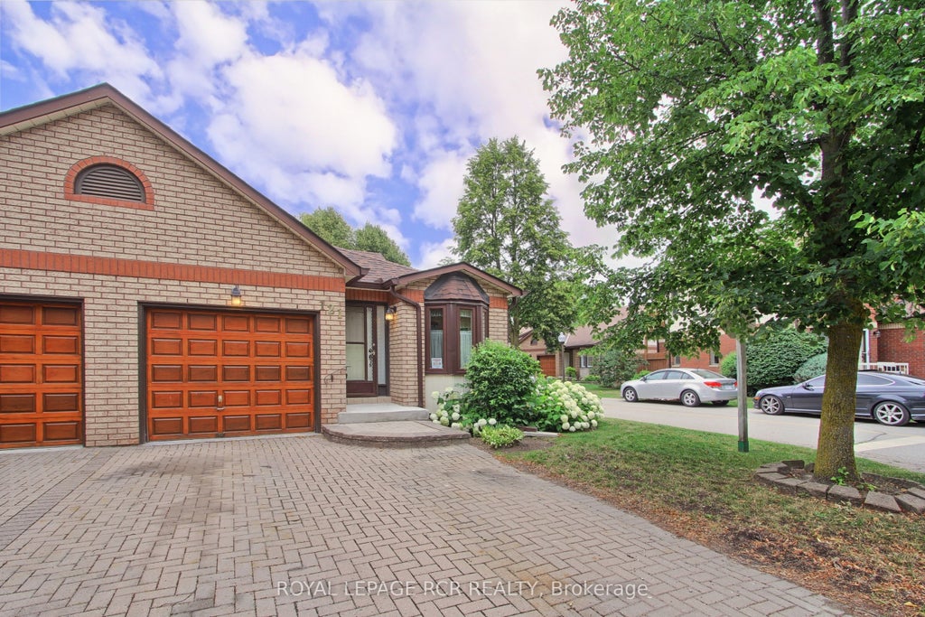 Photo of 121 Green Briar Road #16, New Tecumseth, ON L9R 1S5 (MLS # N13597110)