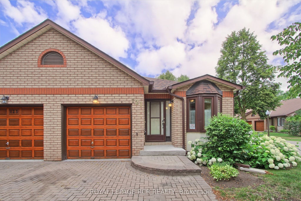 Photo of 121 Green Briar Road #16, New Tecumseth, ON L9R 1S5 (MLS # N13597110)