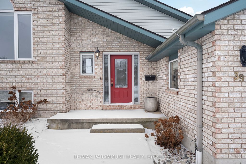Photo of 39 Rose Avenue, Chatham-Kent, ON N0P 2L0 (MLS # X12679290)