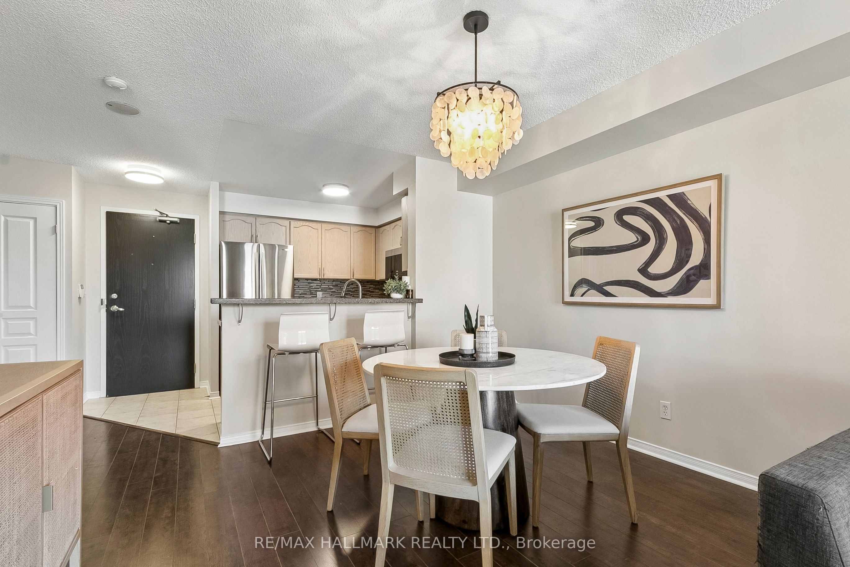 1733 Queen Street E 418