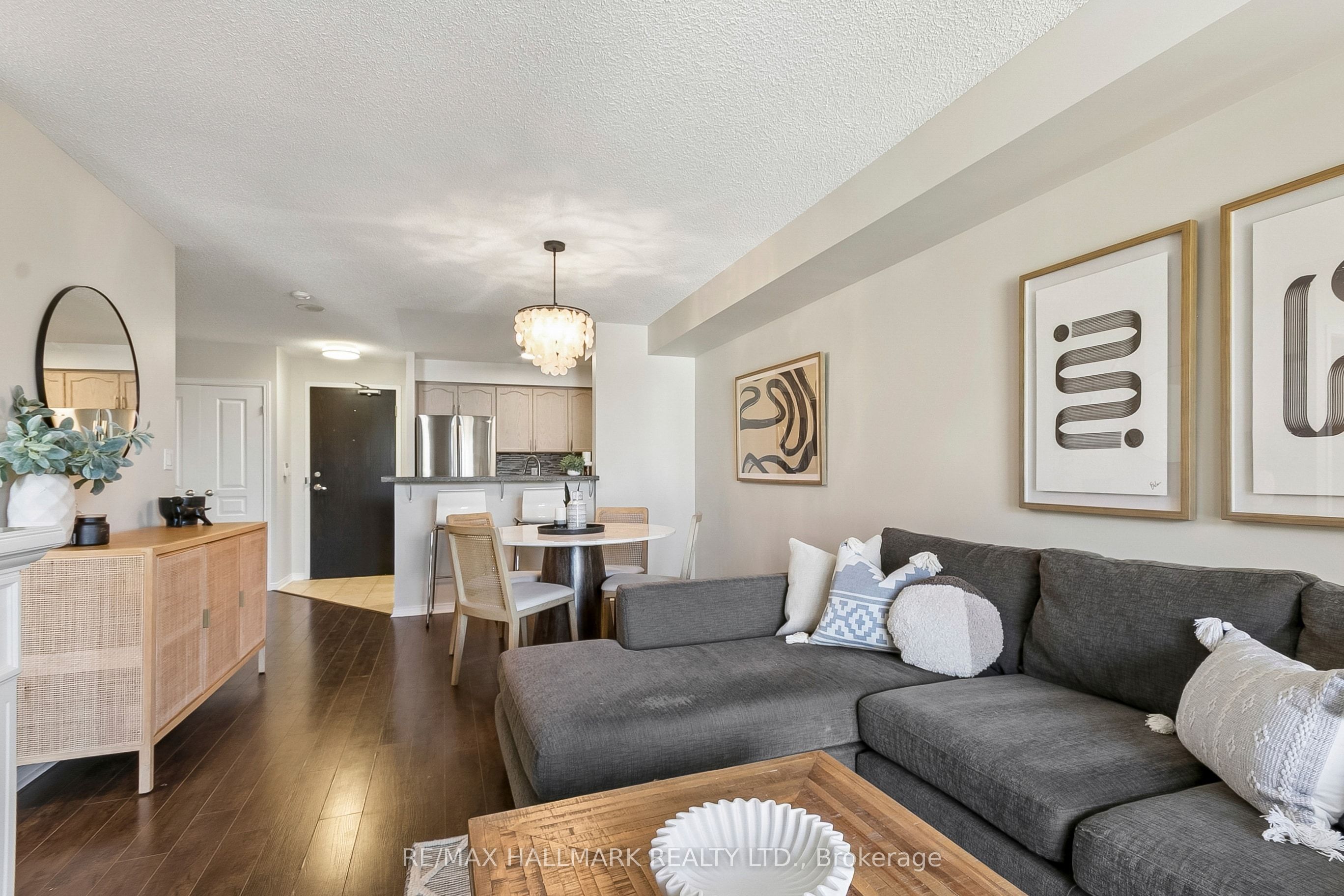 1733 Queen Street E 418