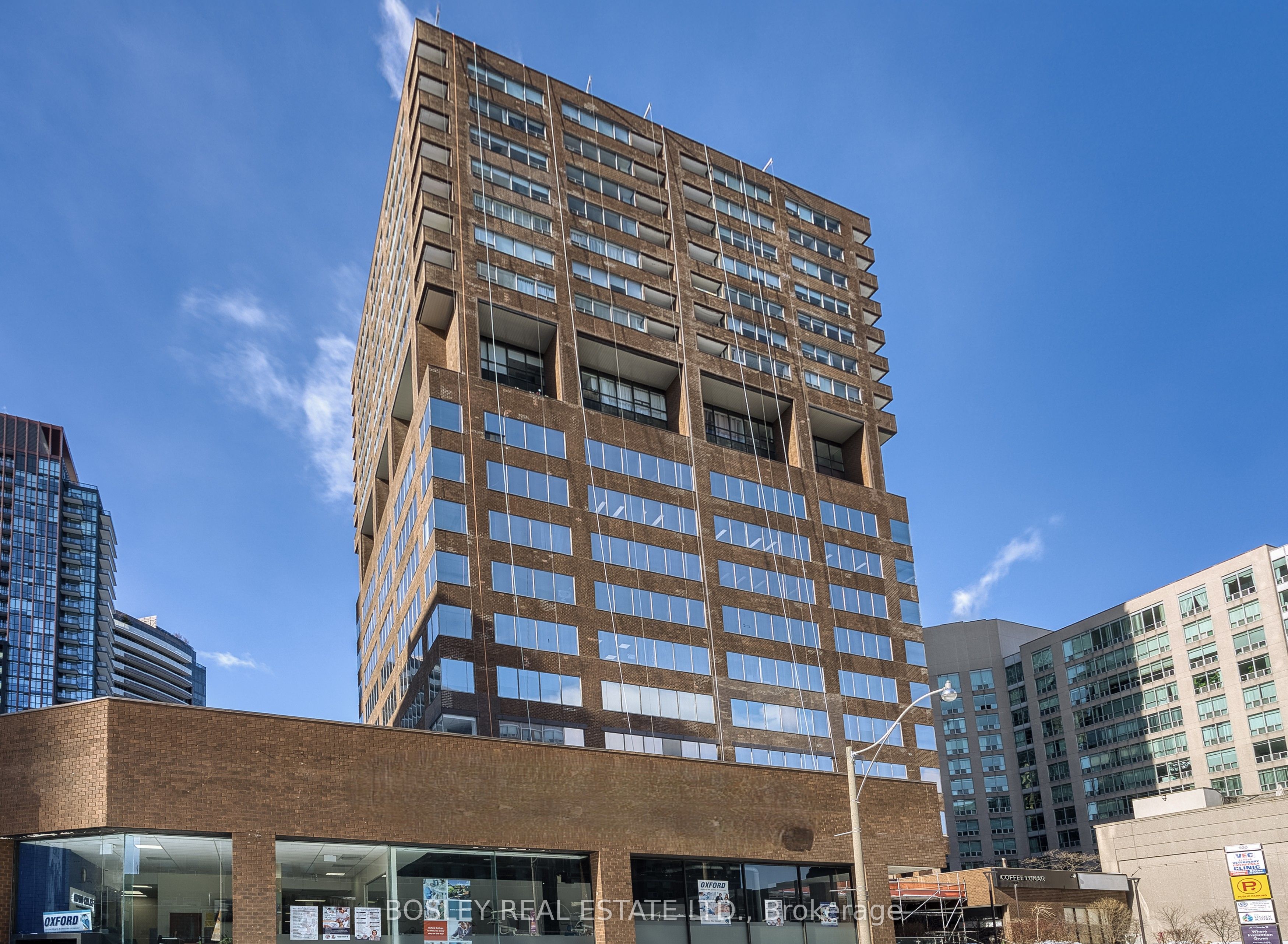 Photo 1 of 16 — 920 Yonge Street 802, Toronto, ON M4W 3C7