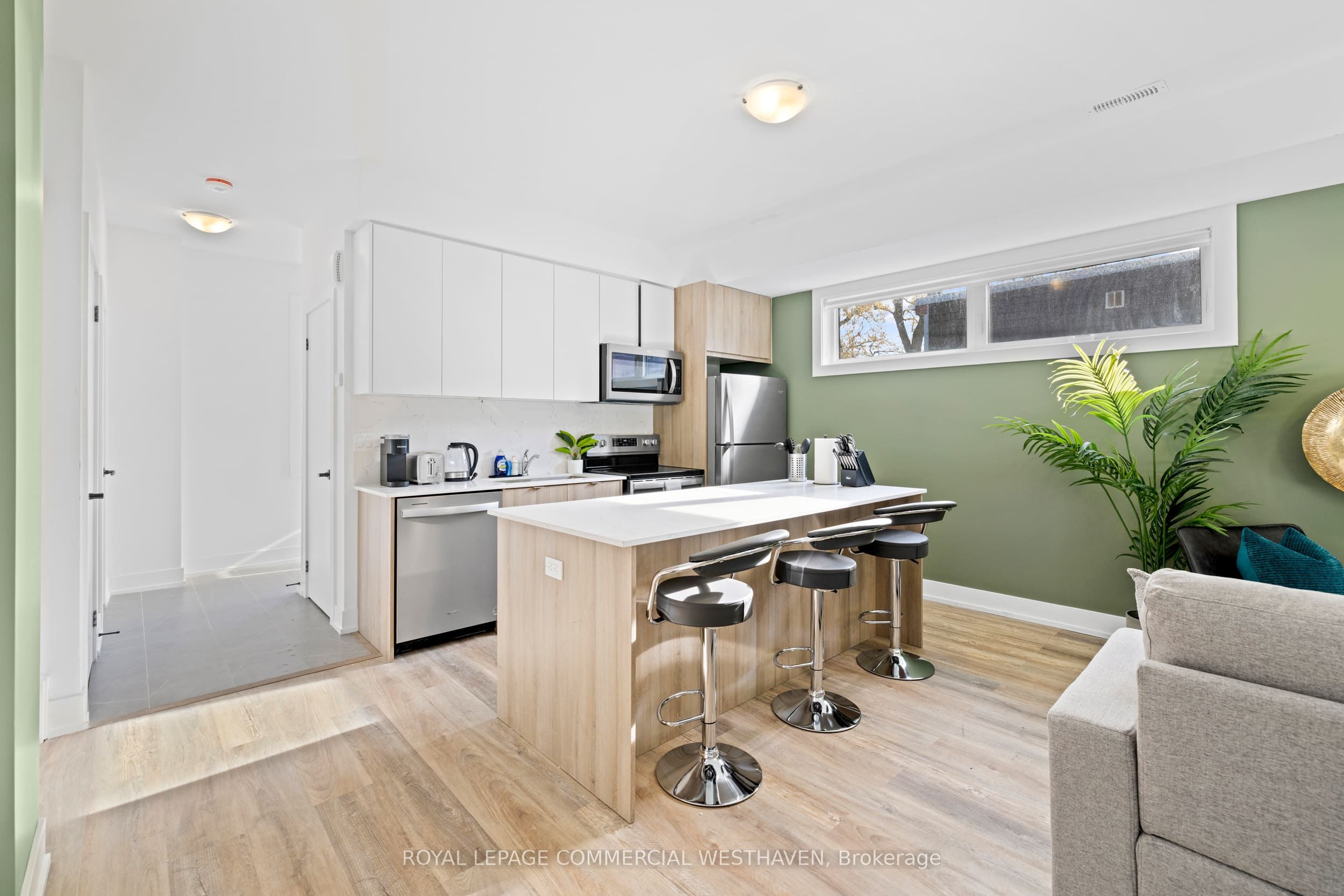 447 Lansdowne Avenue Laneway
