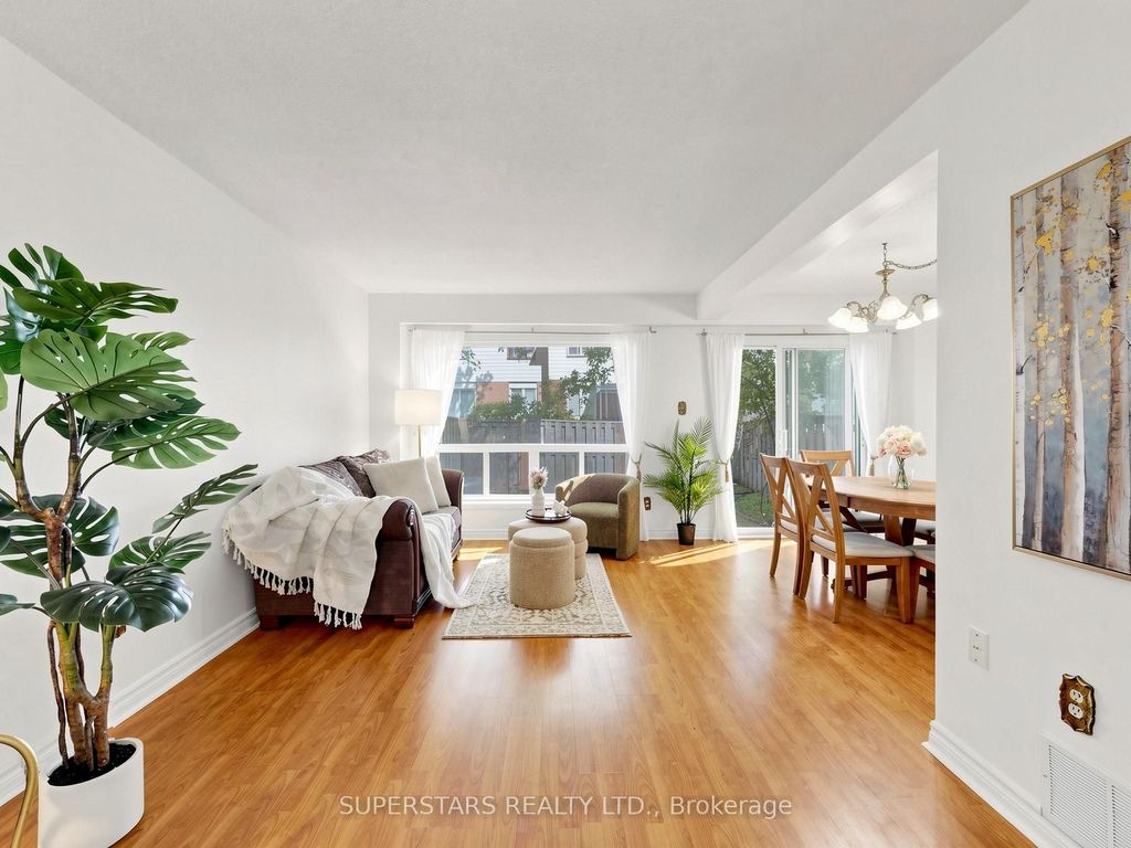 Photo of 3025 Cedarglen Gate #33, Mississauga, ON L5C 2V7 (MLS # W13231484)