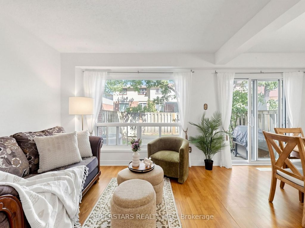 Photo of 3025 Cedarglen Gate #33, Mississauga, ON L5C 2V7 (MLS # W13231484)