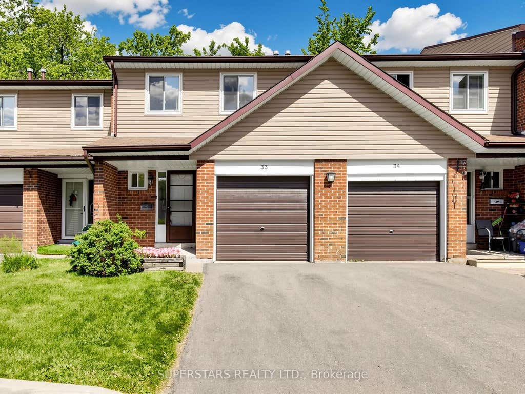 Photo of 3025 Cedarglen Gate #33, Mississauga, ON L5C 2V7 (MLS # W13231484)