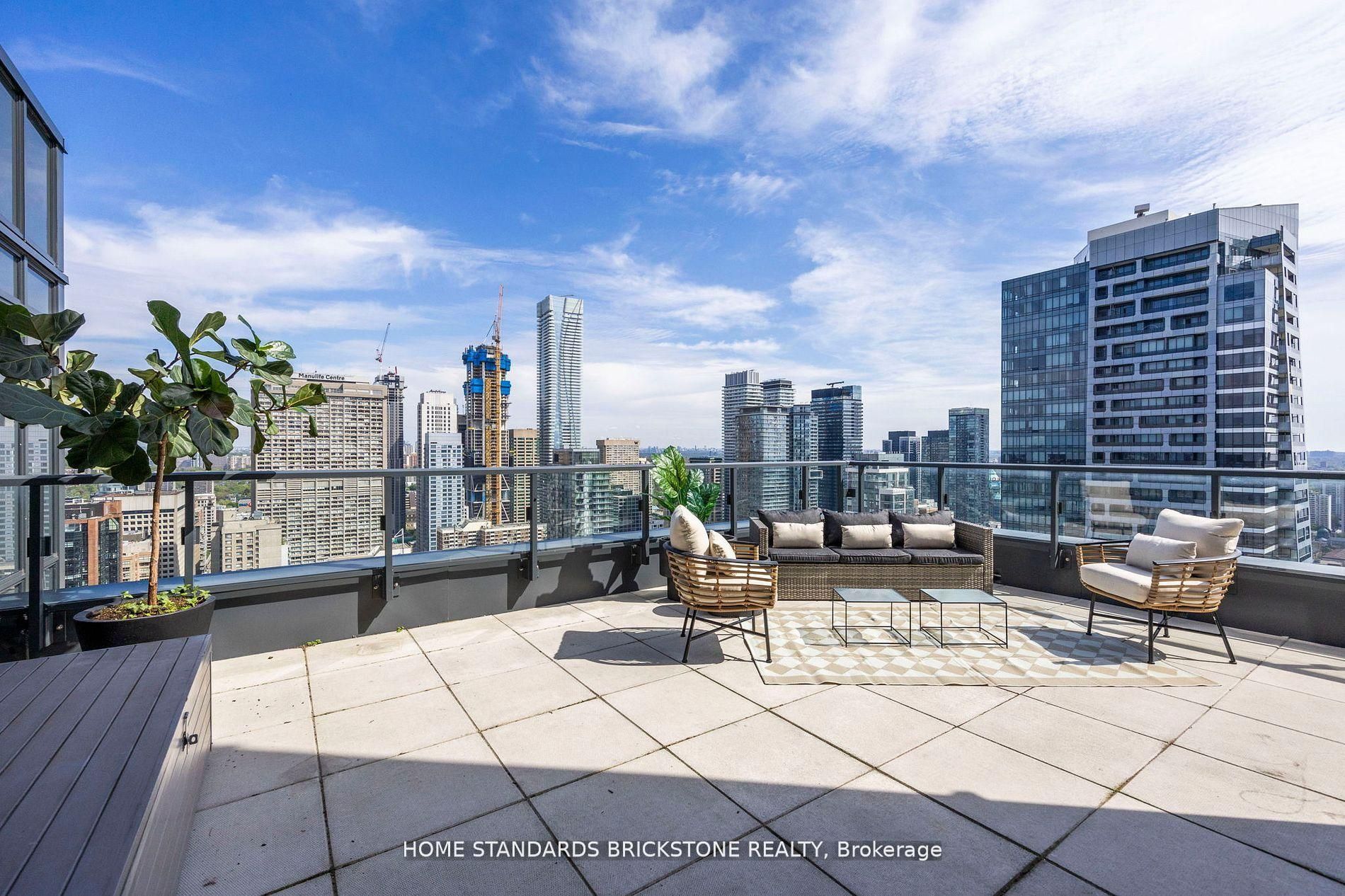 955 Bay Street 3907