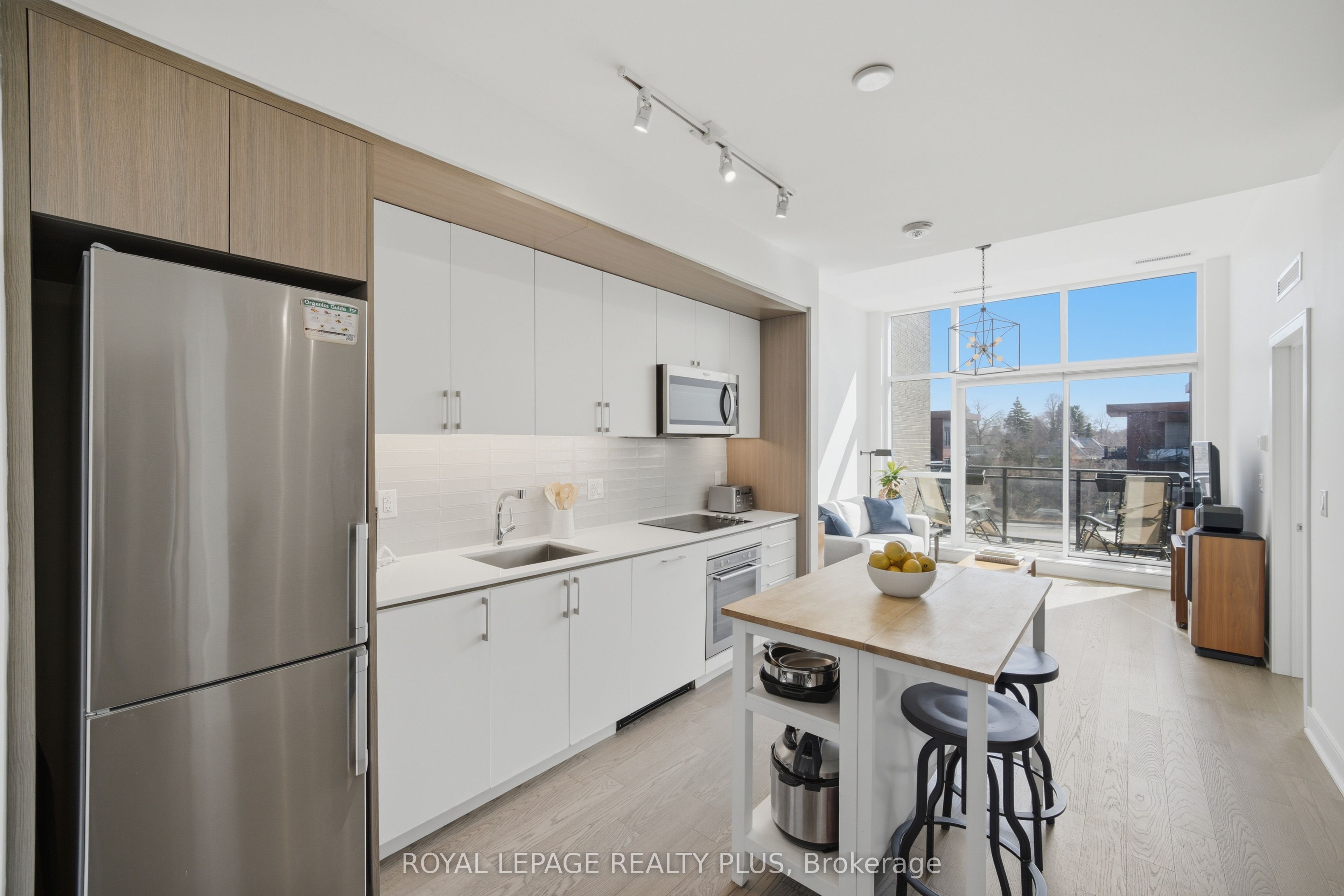 1575 Lakeshore Road W 440