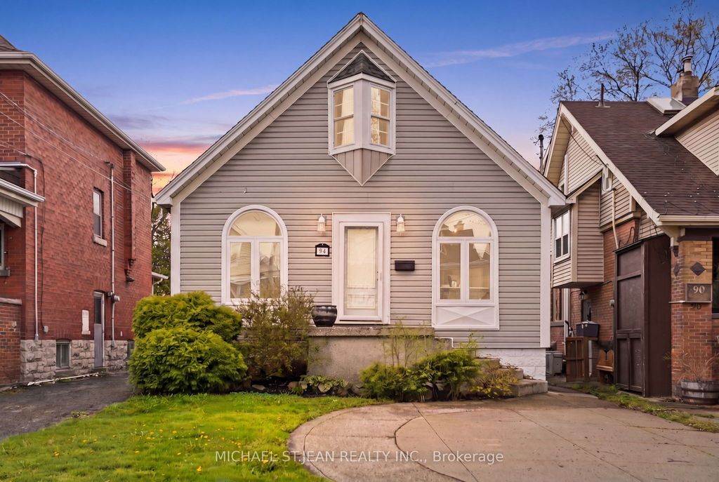 Photo of 94 Mountain Park Avenue, Hamilton, ON L9A 1A3 (MLS # X13073086)
