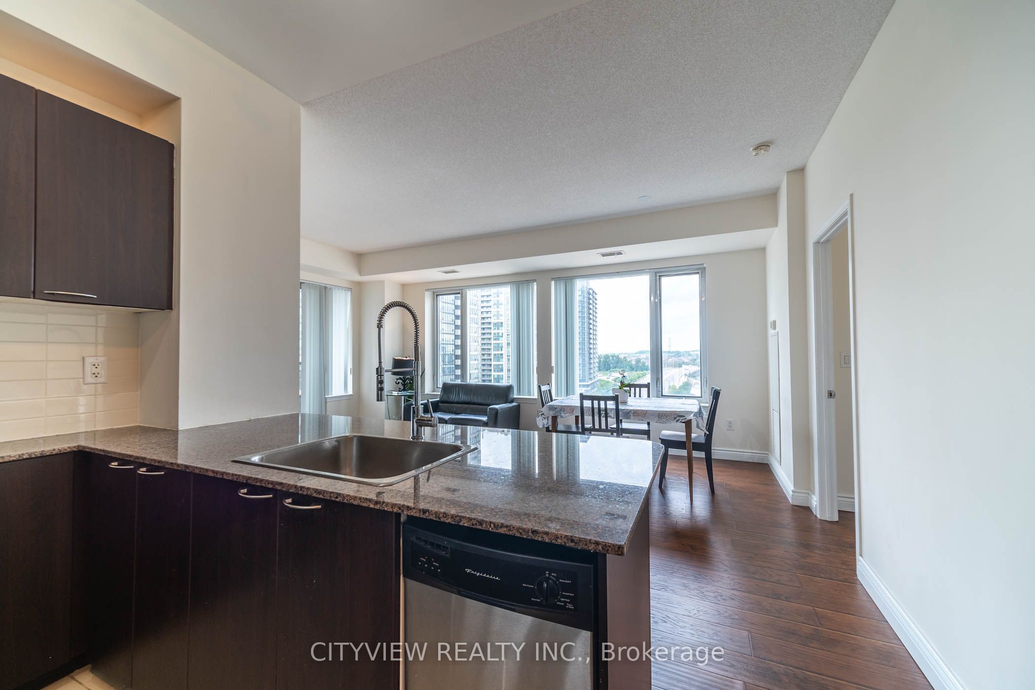 385 Prince Of Wales Drive 911