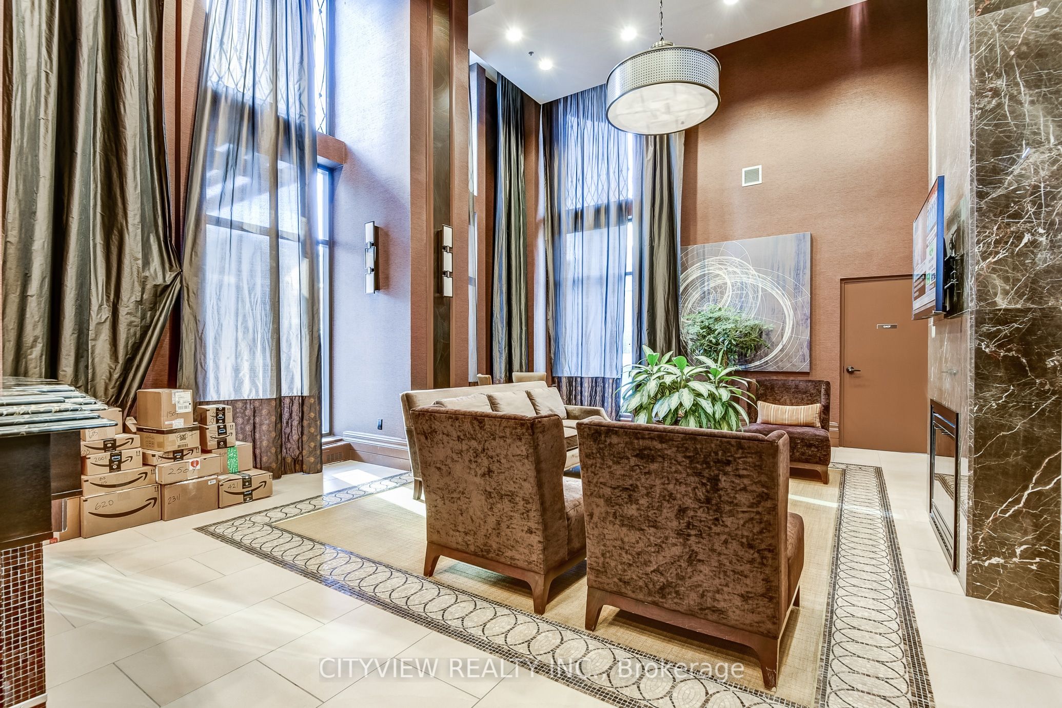 385 Prince Of Wales Drive 911