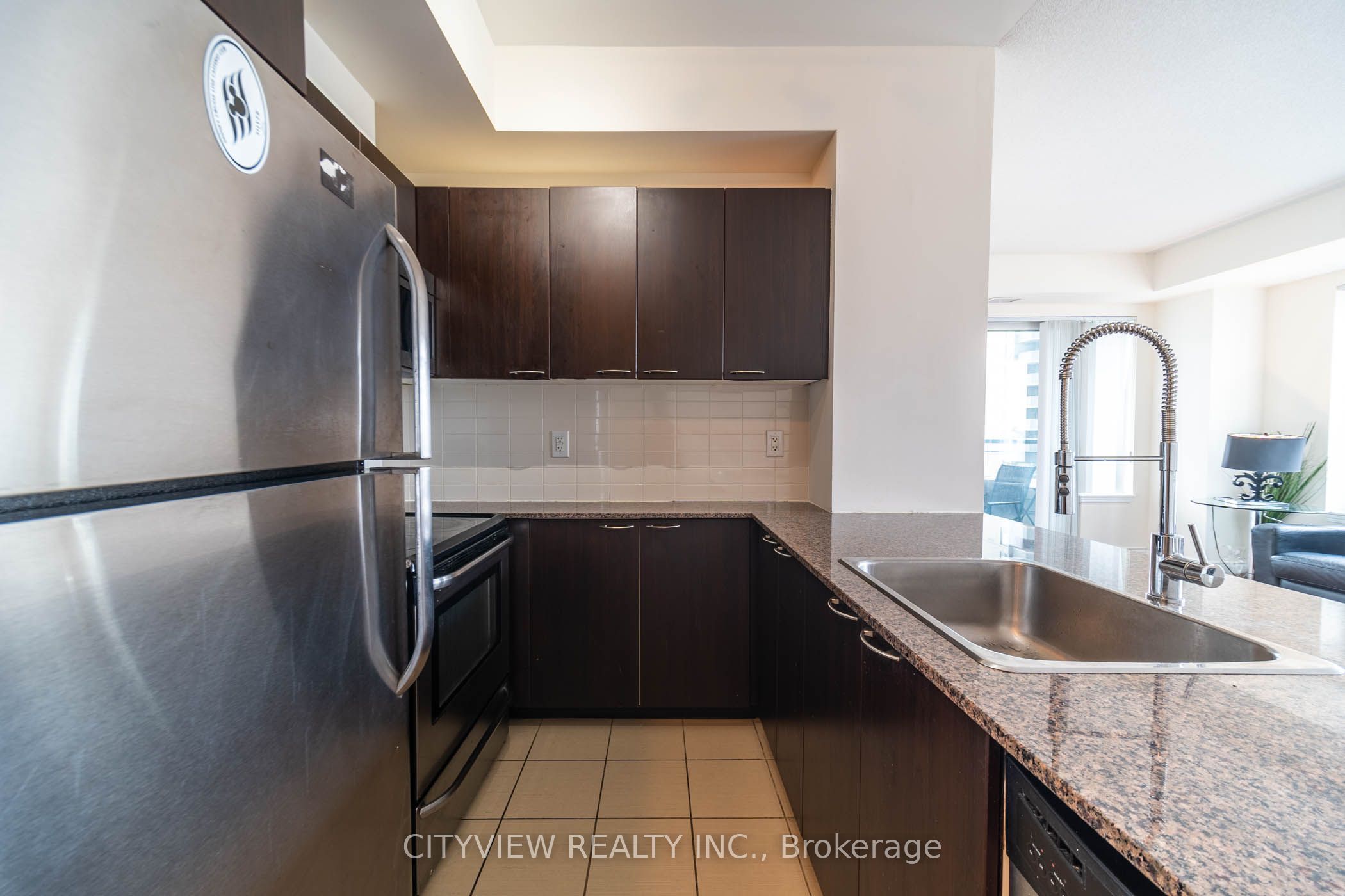 385 Prince Of Wales Drive 911
