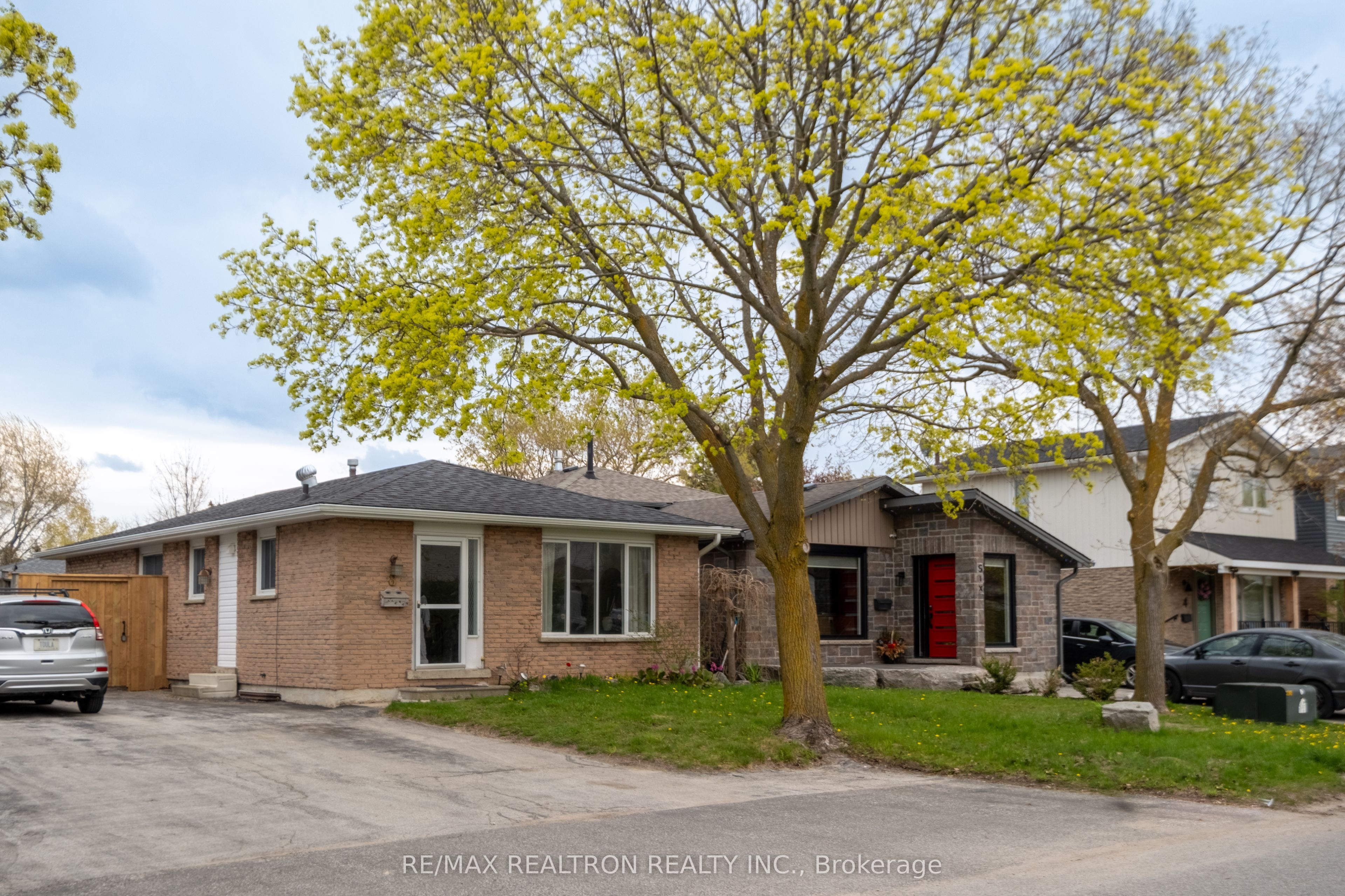 8 Courtice Crescent
