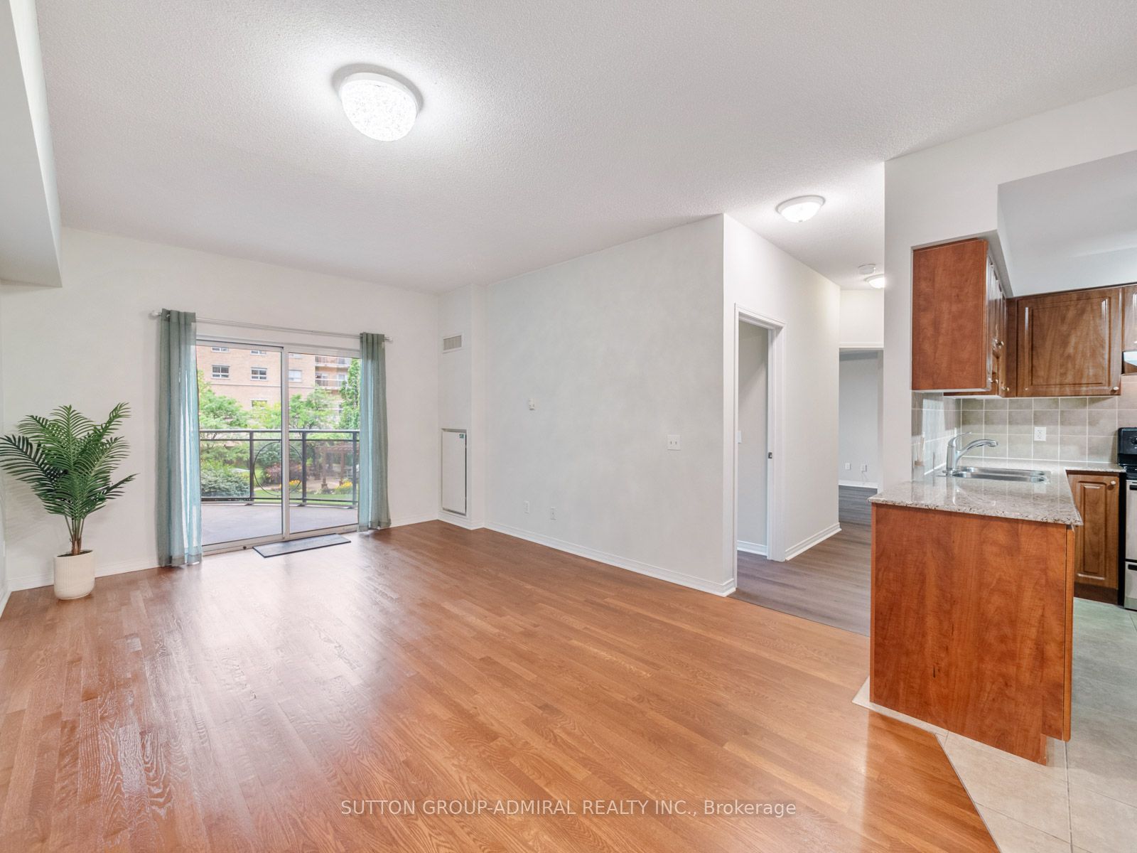 1 Maison Parc Court 215