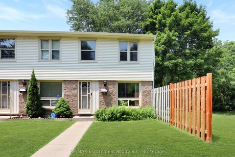 Photo of 165 Green Valley Drive #15, Kitchener, ON N2P 1K3 (MLS # X12657088)