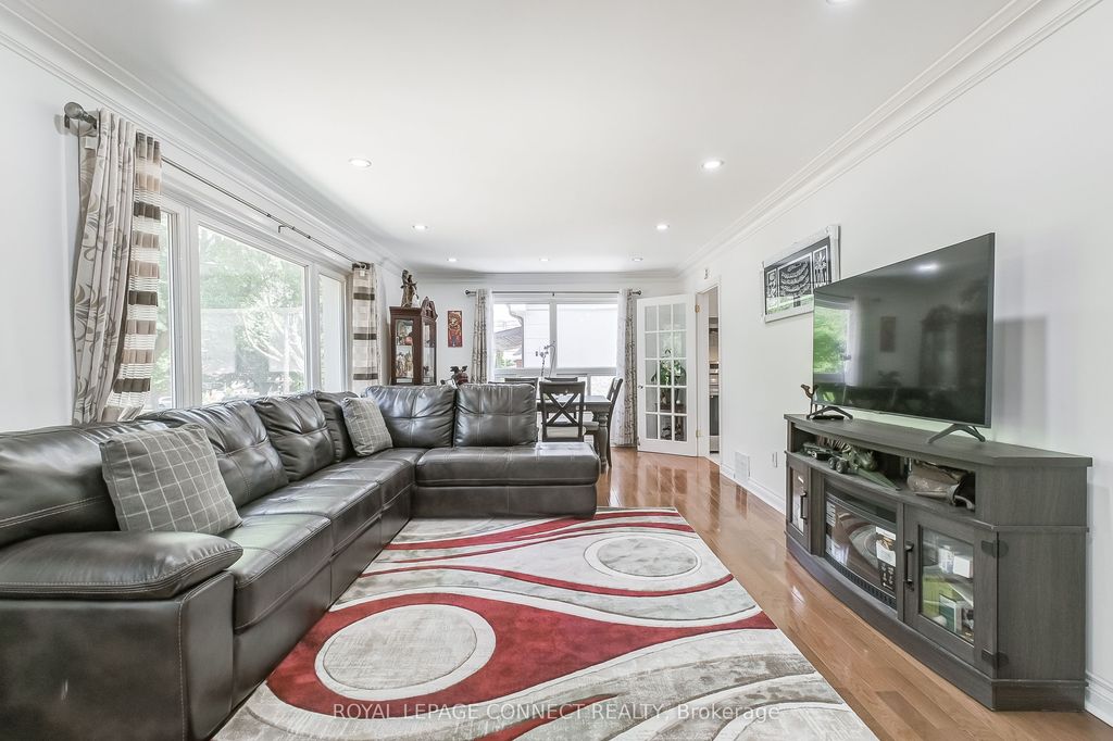 Photo of 27 Horton Boulevard, Toronto, ON M1J 1K7 (MLS # E12430137)