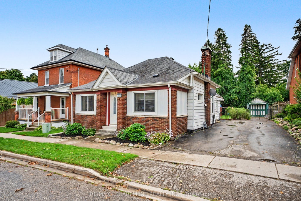 Photo of 600 PEEL Street, Woodstock, ON N4S 1K7 (MLS # X13756694)
