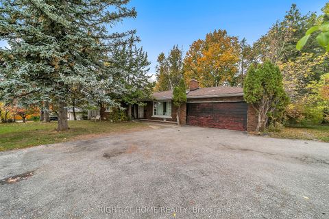 Photo of 1029 Davis Drive, Newmarket, ON L3Y 2R8 (MLS # N12472646)