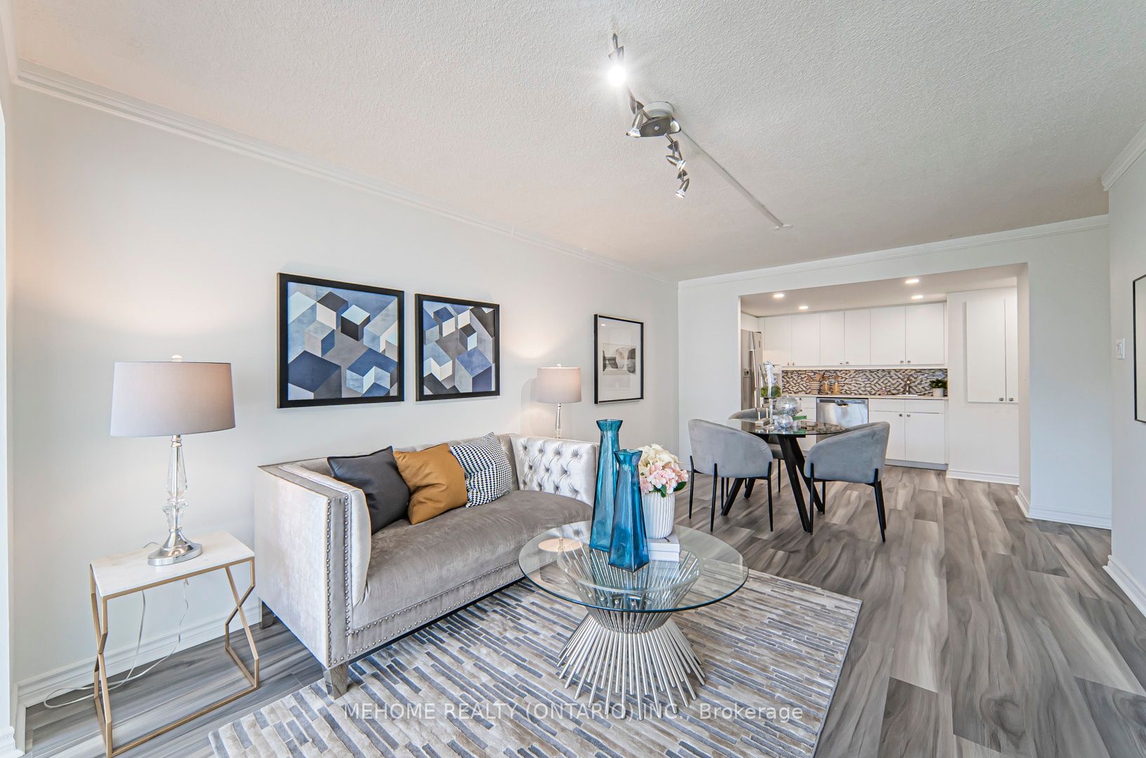2091 Hurontario Street 810