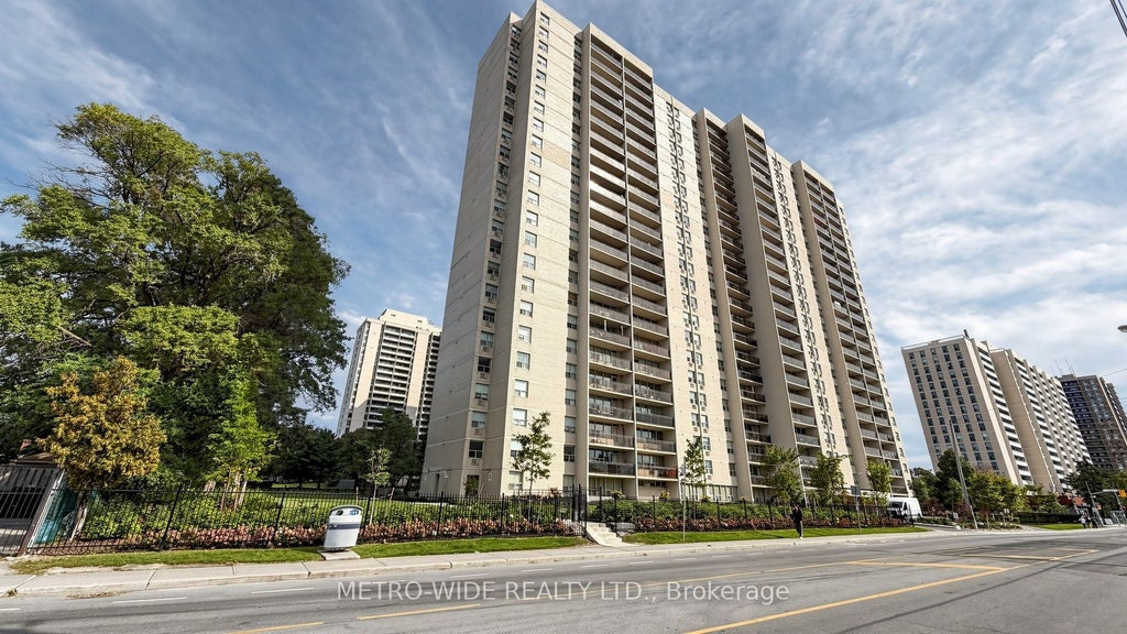 Photo of 155 Marlee Avenue #601, Toronto, ON M6B 4B5 (MLS # W13836984)