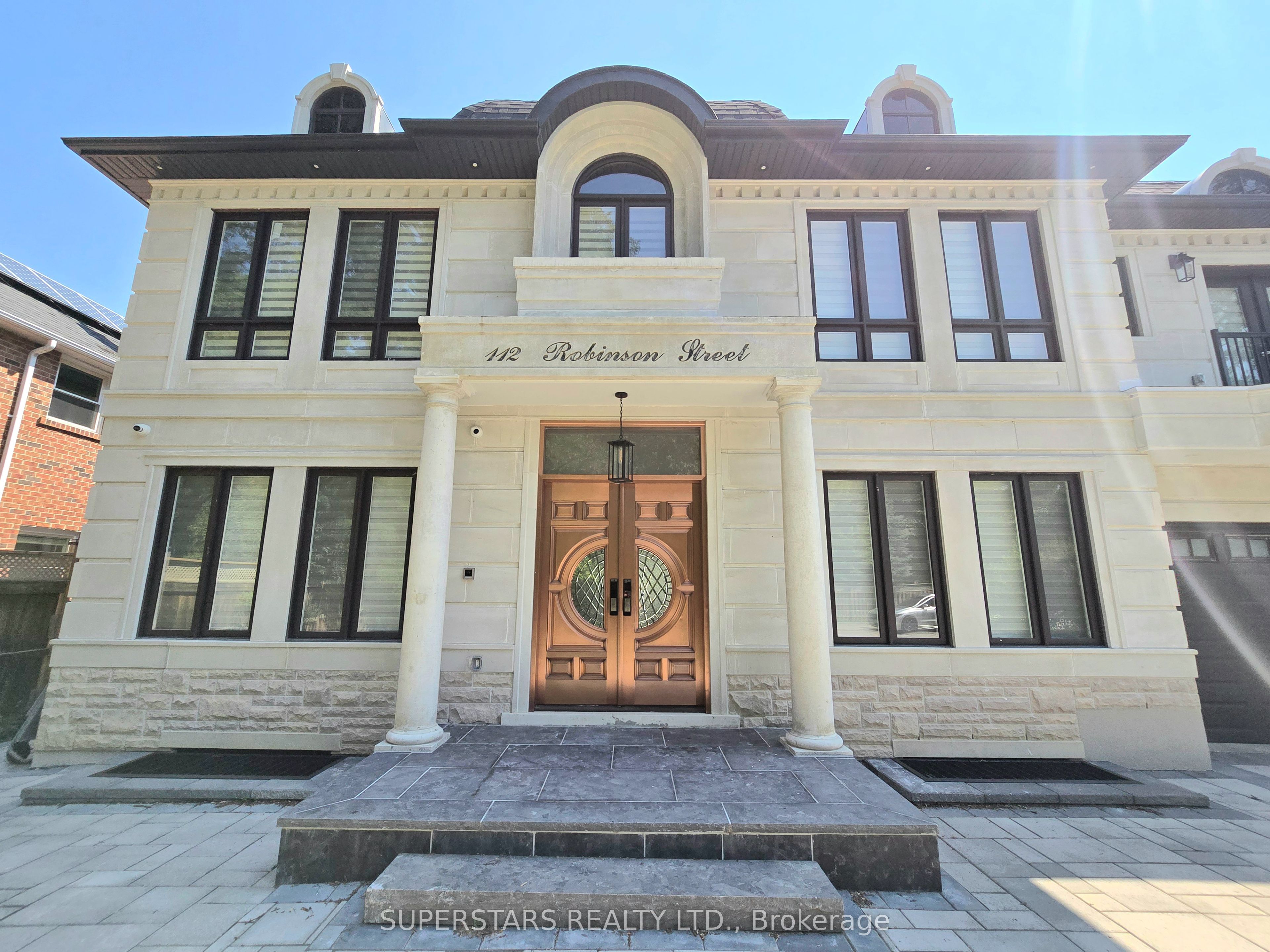 112 Robinson Street