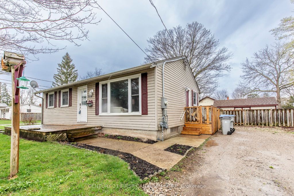 Photo of 232 Queen Street, Strathroy-Caradoc, ON N7G 2J1 (MLS # X13038402)
