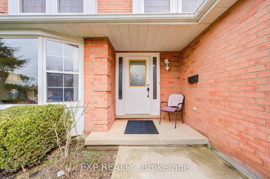 Photo of 207 Stoke Drive, Kitchener, ON N2N 2C3 (MLS # X13017070)
